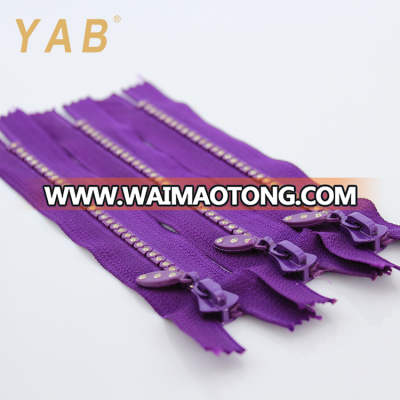 YAB Factory Direct ISO9001 Eco-Friendly Garment Close-End Diamond Plastic Zipper